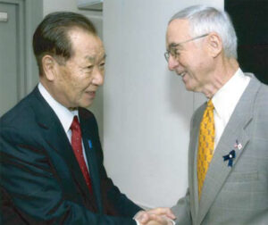 飯塚繁雄さんと米国国防総省のイングランド副長官